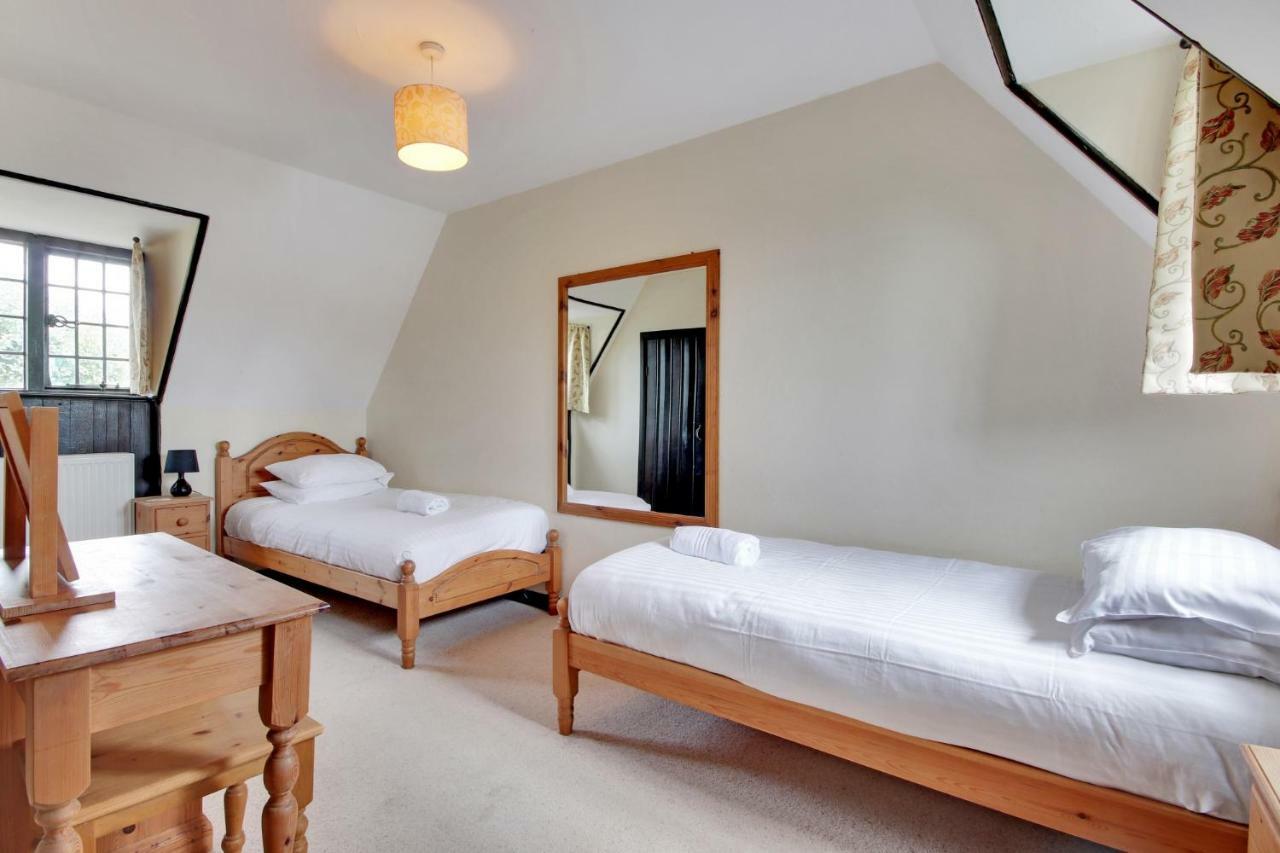 Lympne Castle Cottages Hythe  Eksteriør billede