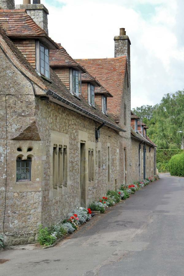 Lympne Castle Cottages Hythe  Eksteriør billede